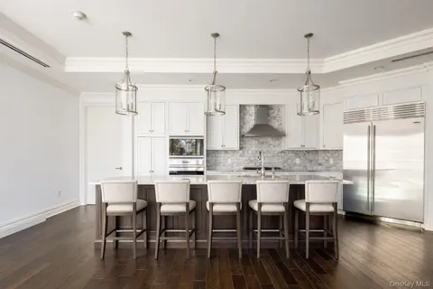 $2,450,000 | 2000 Royal Court, Unit 2109, New Hyde Park, NY 11040