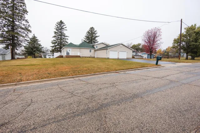 $335,000 | 420 Broadway Avenue, Detroit Lakes, MN 56501