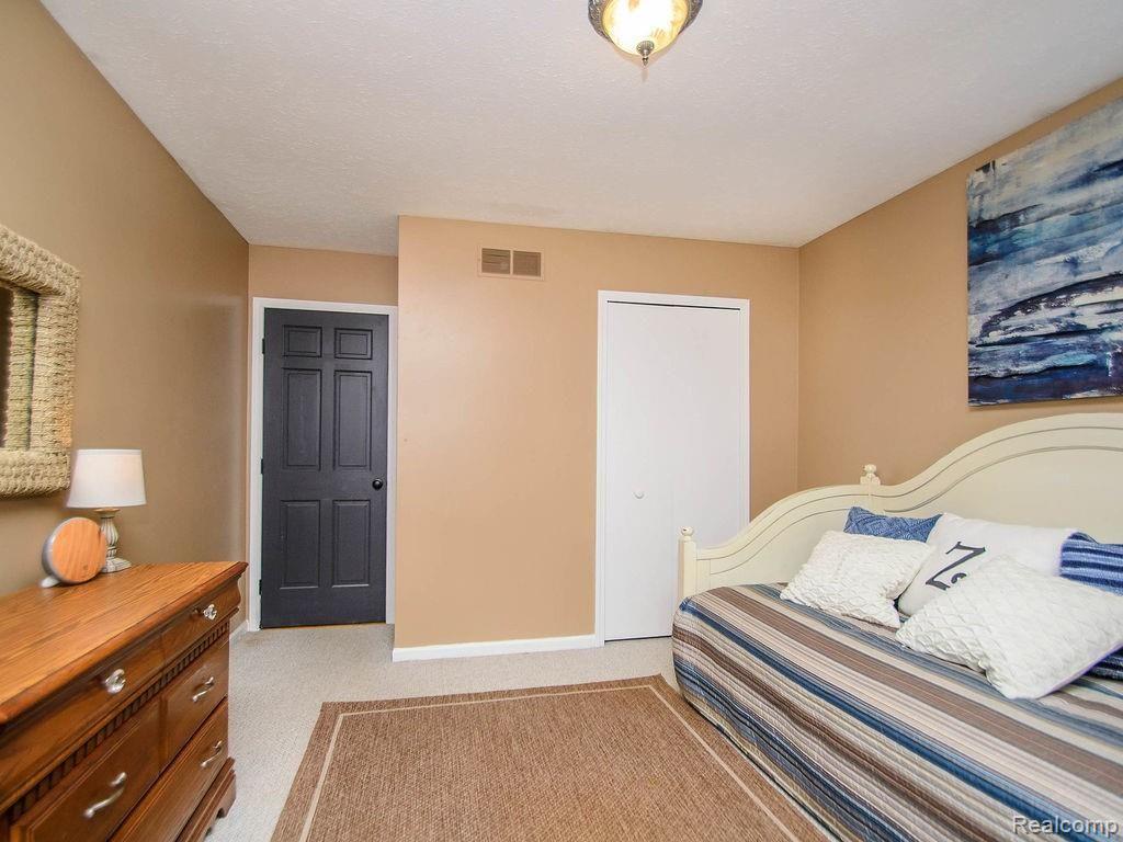 42856 Willis Road Belleville, MI 48111 - Photo 41 of 53 040_18.jpg