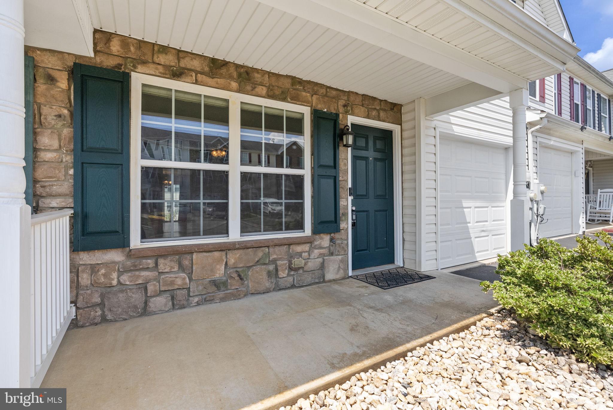 92 Fuzzy Tail Drive Ranson, WV 25438 - Photo 3 of 37 Gallery Image 3