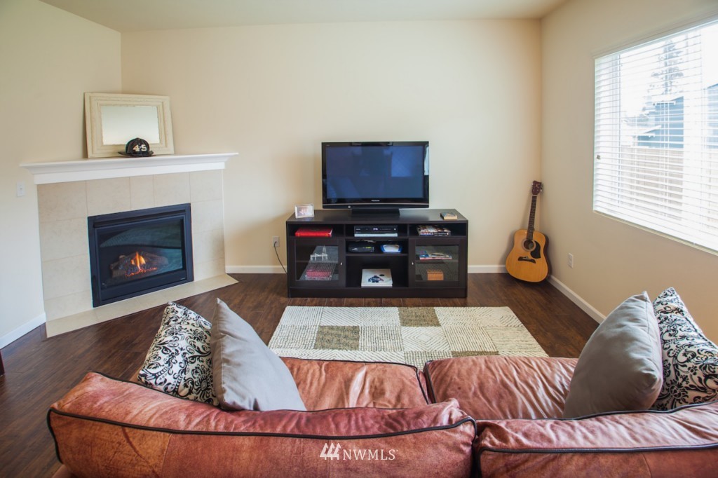 3310 176th Place Southeast Bothell, WA 98012 - Photo 4 of 18 Gallery Image 4