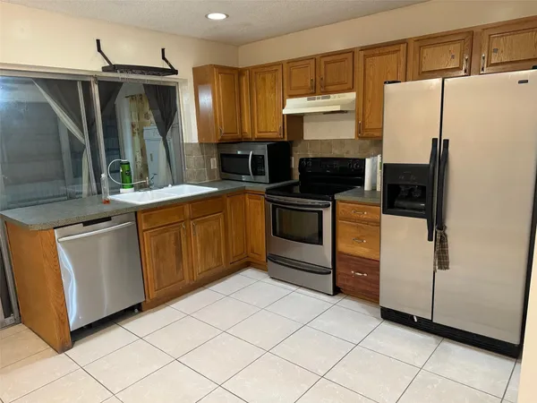 $2,400 | 4564 Northwest 16th Avenue, Fort Lauderdale, FL 33309