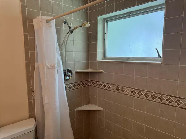 $2,400 | 4564 Northwest 16th Avenue, Fort Lauderdale, FL 33309