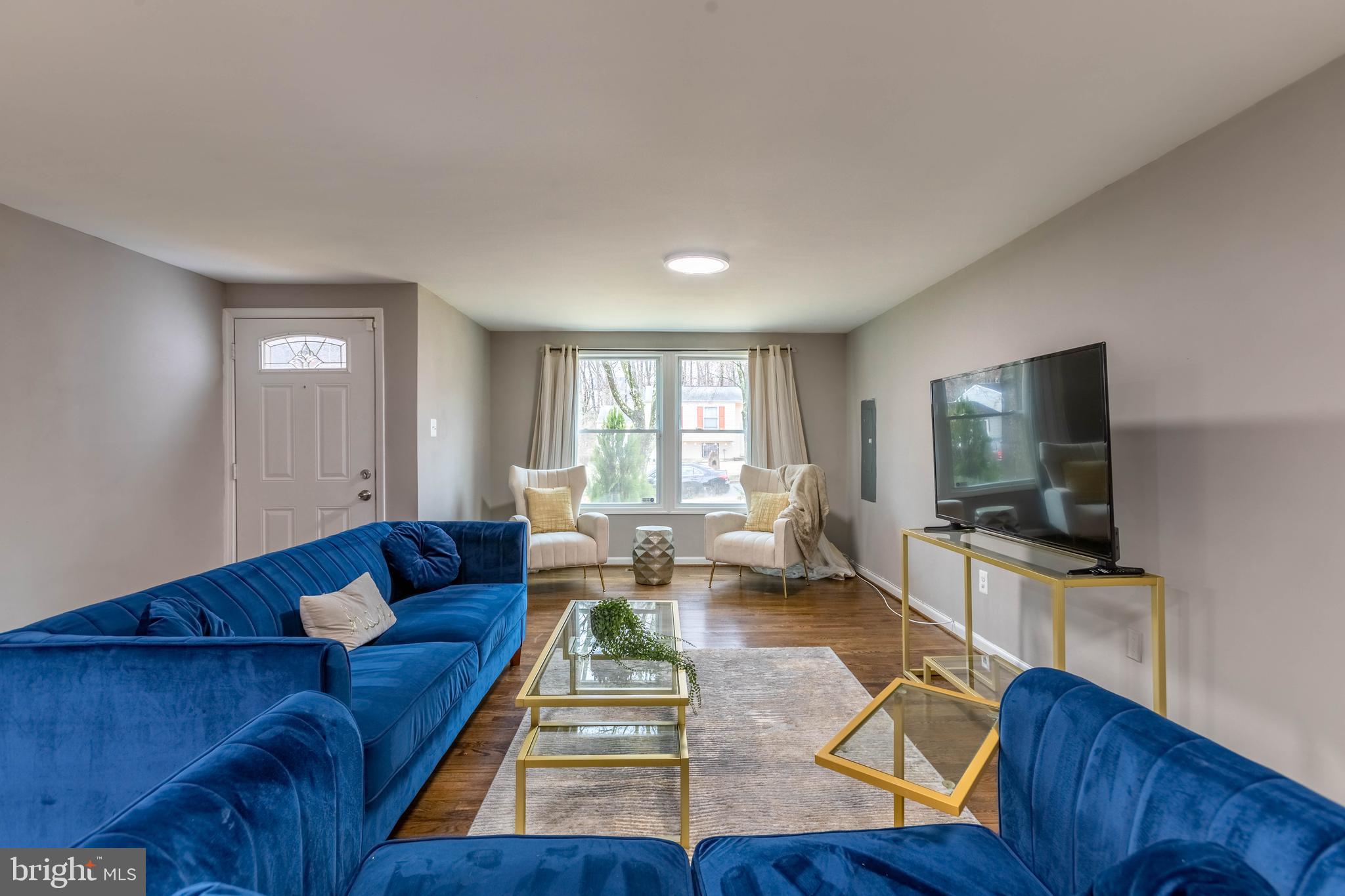 3504 Wayneswood Road Fort Washington, MD 20744 - Photo 3 of 20 Living Room