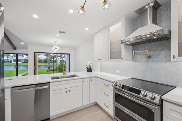 3703 Cape Pointe Circle Jupiter, FL 33477 - Photo 15 of 55 Kitchen