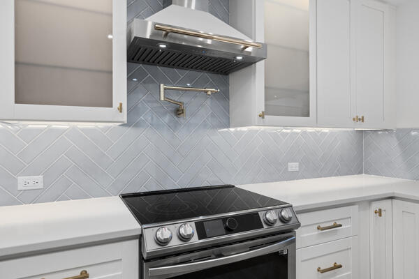 3703 Cape Pointe Circle Jupiter, FL 33477 - Photo 16 of 55 Range & Hood