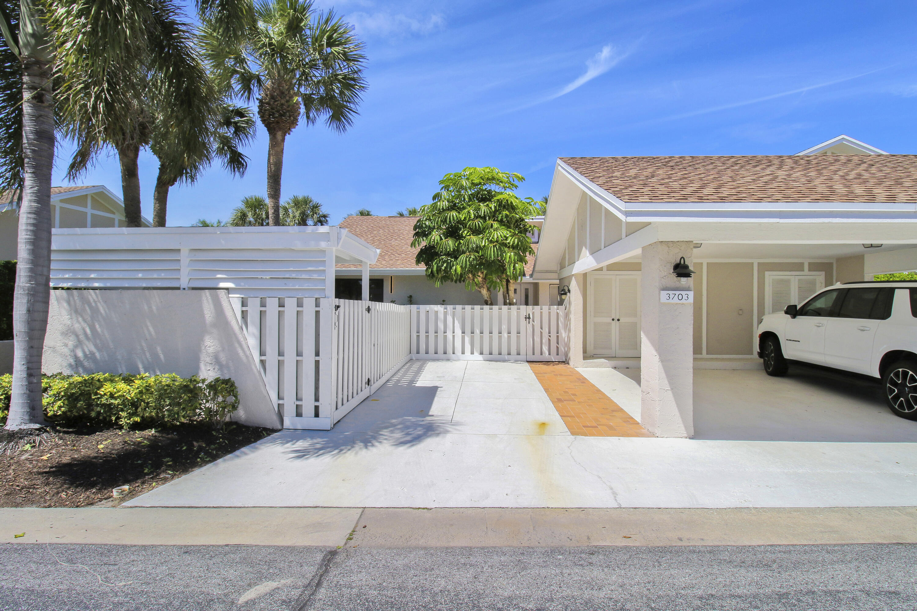 3703 Cape Pointe Circle Jupiter, FL 33477 - Photo 2 of 55 House-34