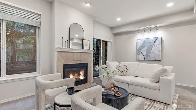 $650,000 | 18010 Northeast 94th Court, Unit 2, Redmond, WA 98052