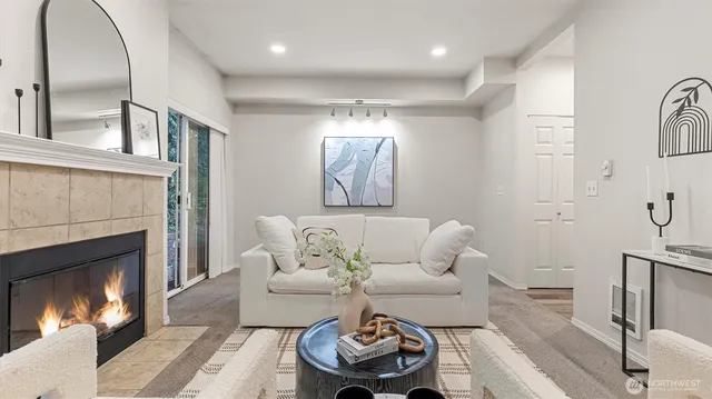 $650,000 | 18010 Northeast 94th Court, Unit 2, Redmond, WA 98052