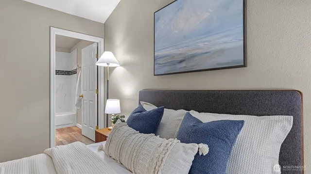 $650,000 | 18010 Northeast 94th Court, Unit 2, Redmond, WA 98052