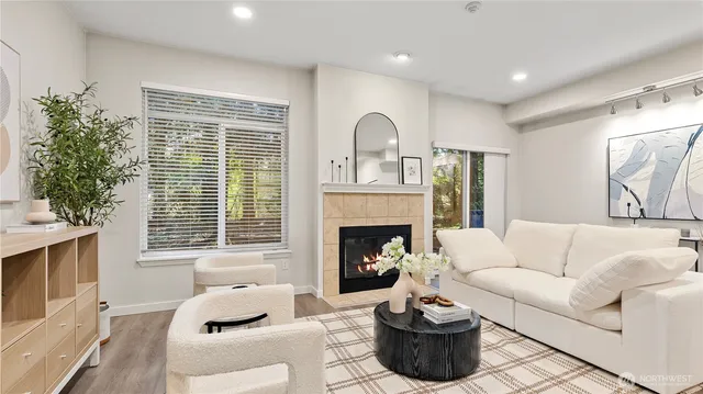 $650,000 | 18010 Northeast 94th Court, Unit 2, Redmond, WA 98052