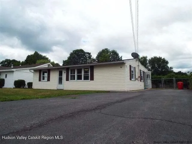 $1,400 | 48 Plattekill Drive, Unit 2, Saugerties, NY 12456