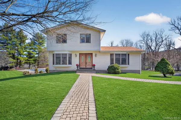 $499,999 | 15 Rena Marie Circle, Washingtonville, NY 10992