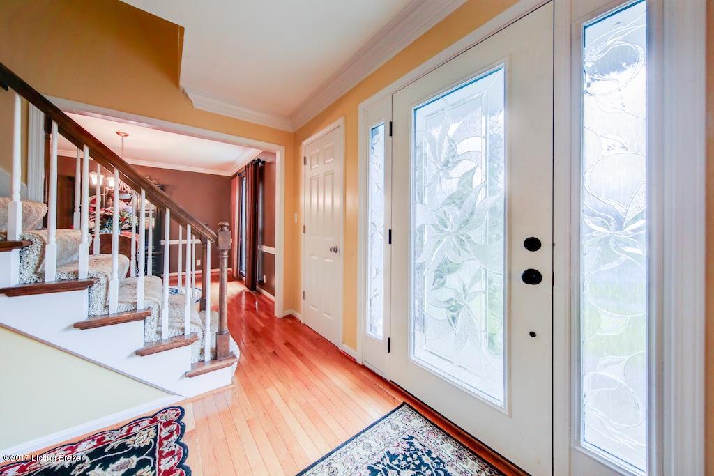 901 Farmingham Road Louisville, KY 40243 - Photo 2 of 29 901 Farminham Rd 10614