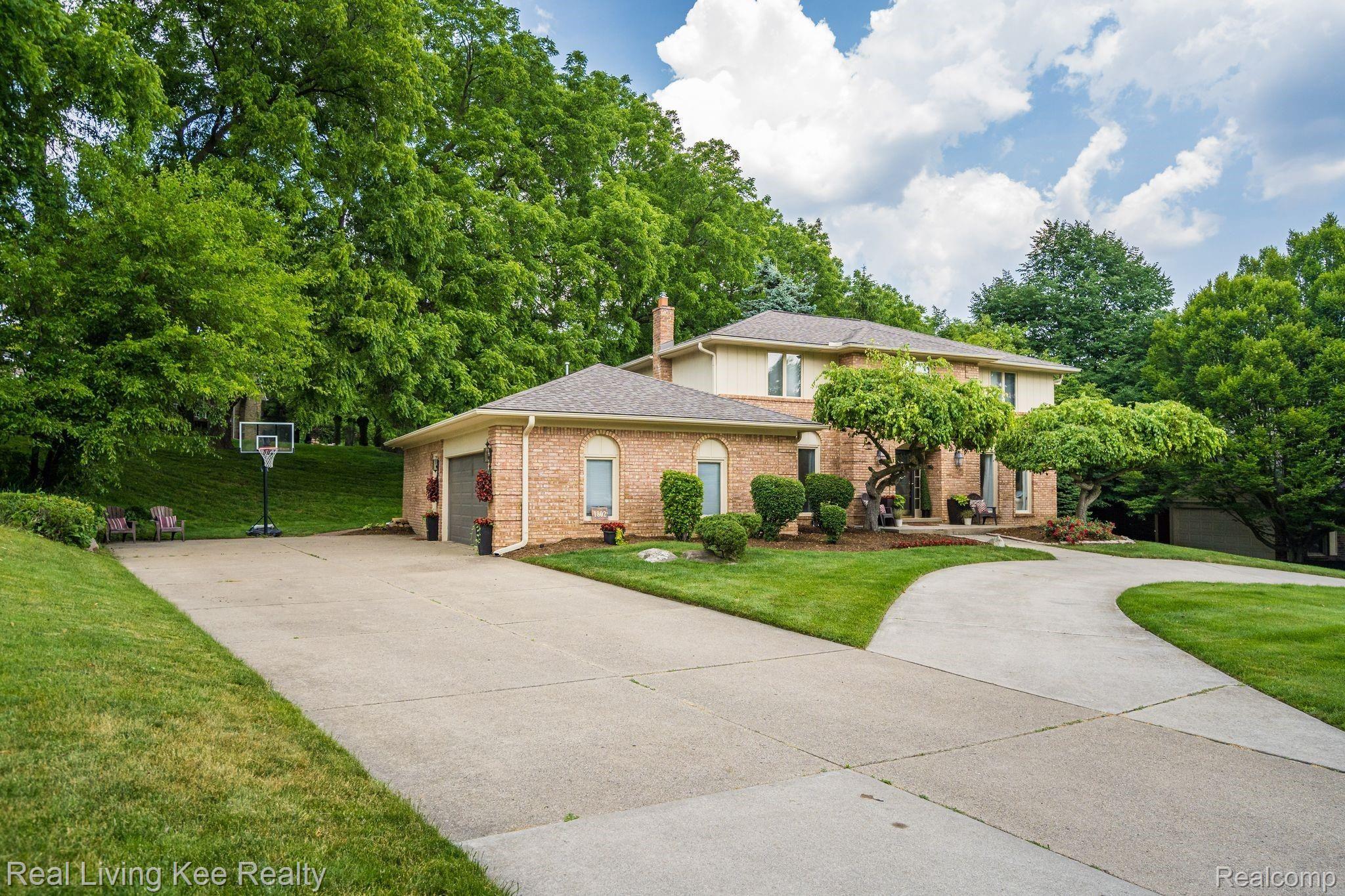 1802 North Kilburn Road Rochester, MI 48306 - Photo 3 of 35 3.jpeg