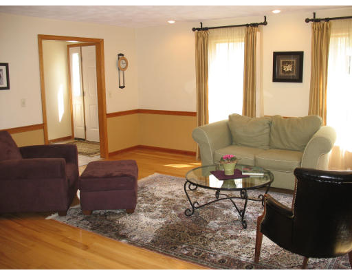 10 Pheasant Hill Road Hopkinton, MA 01748 - Photo 4 of 21 Gallery Image 4