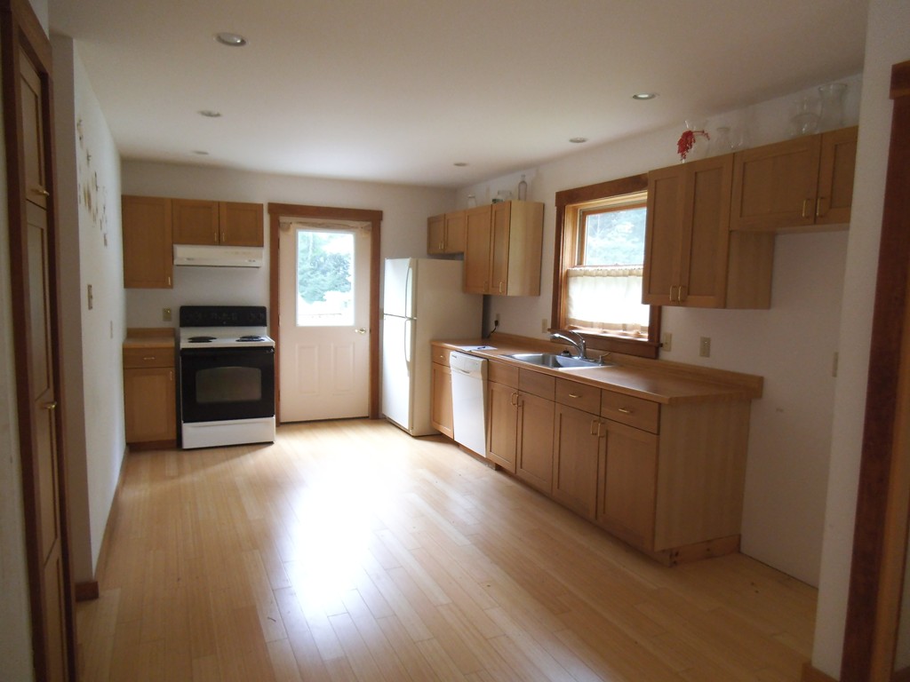 353 Pelham Road Amherst, MA 01002 - Photo 4 of 11