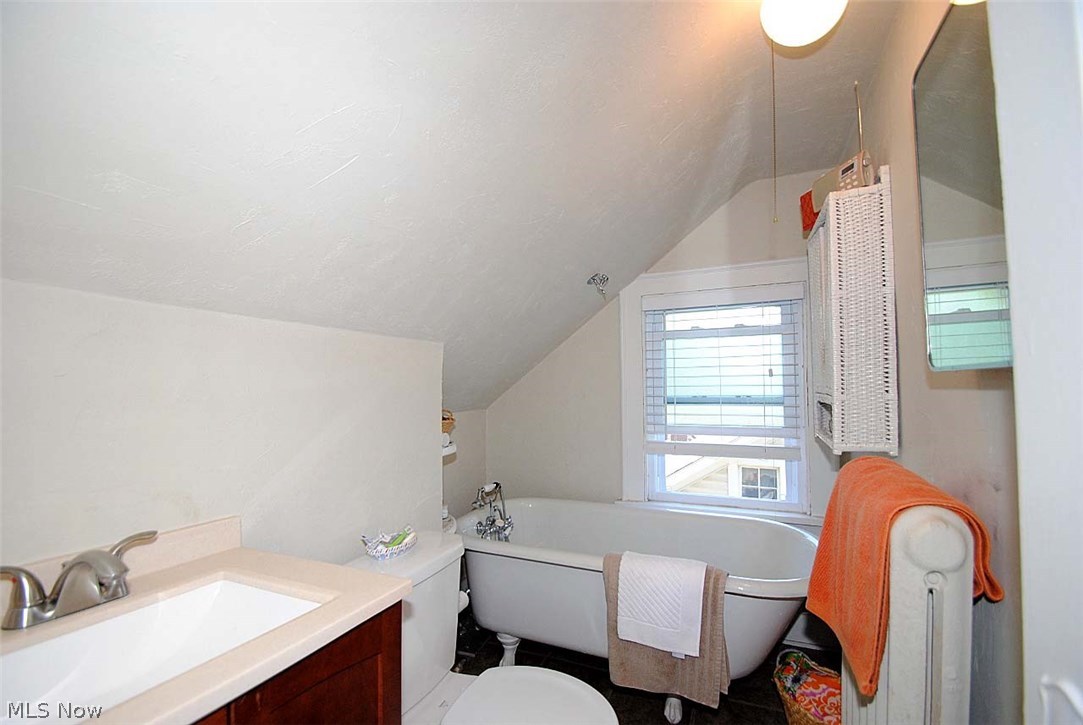 3094 Corydon Road Cleveland, OH 44118 - Photo 21 of 28 THIRD FLOOR FULL BATH