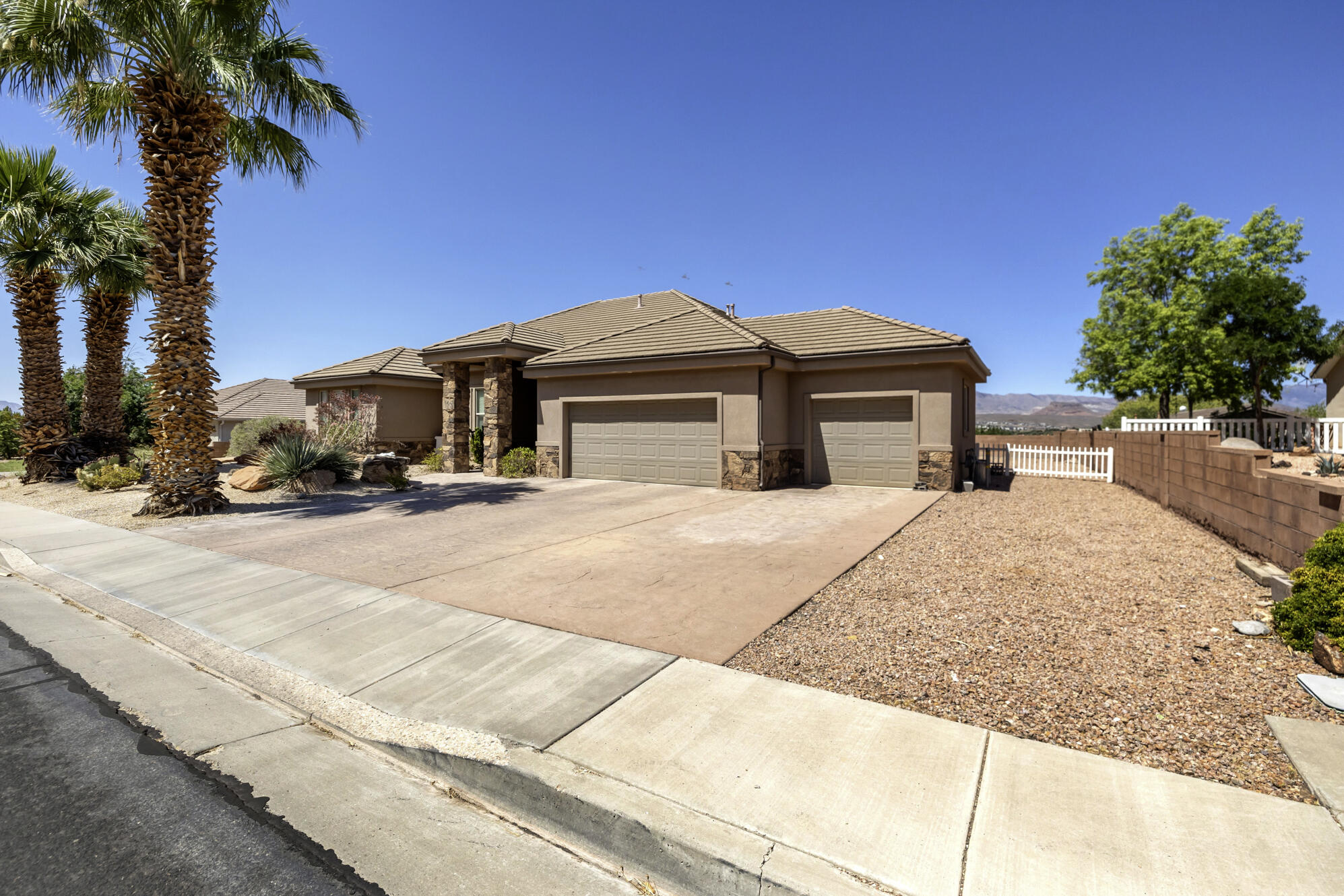 160 1210 W Circle St. George, UT 84770 - Photo 2 of 36 _B2A9092_7