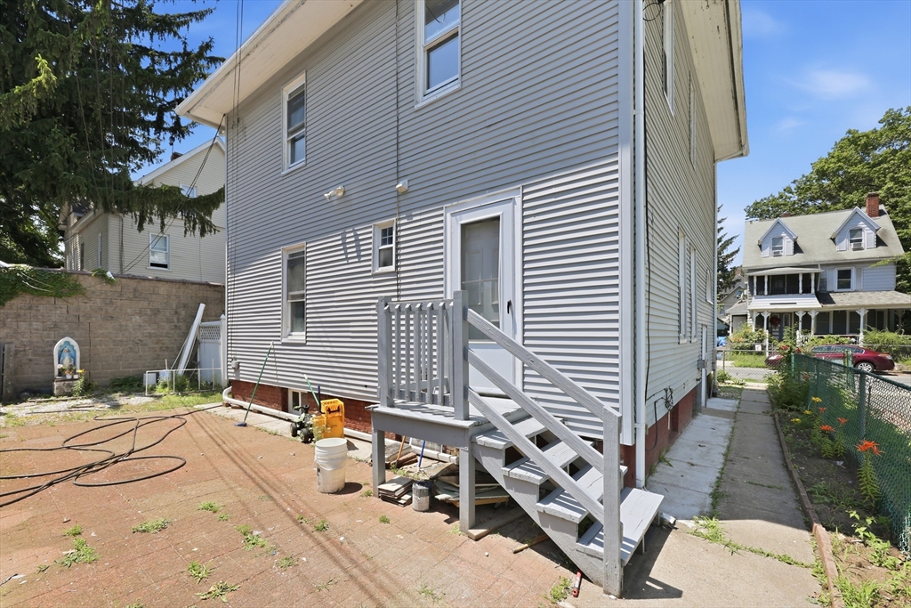 18 Keith Street Springfield, MA 01108 - Photo 5 of 29
