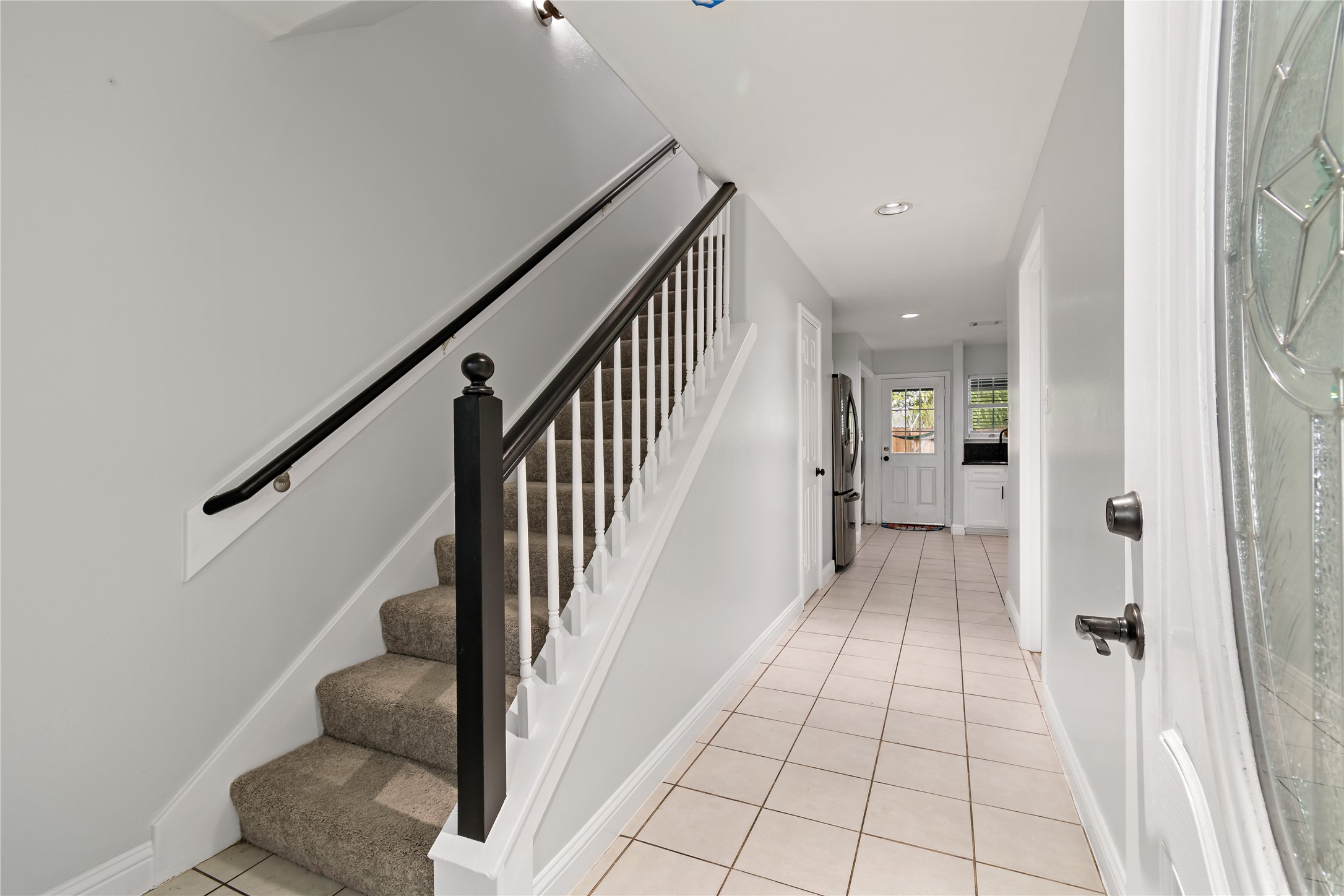 507 Firnat Street Houston, TX 77022 - Photo 2 of 22 a view of an entryway