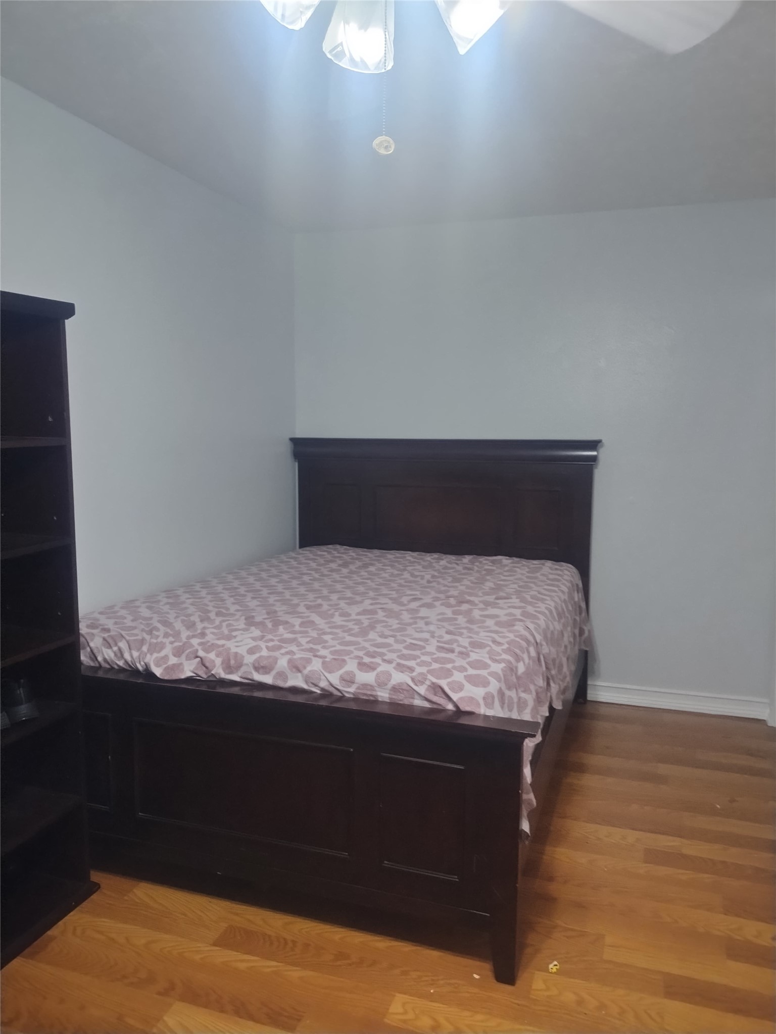 507 Firnat Street Houston, TX 77022 - Photo 21 of 22 a bedroom with a bed