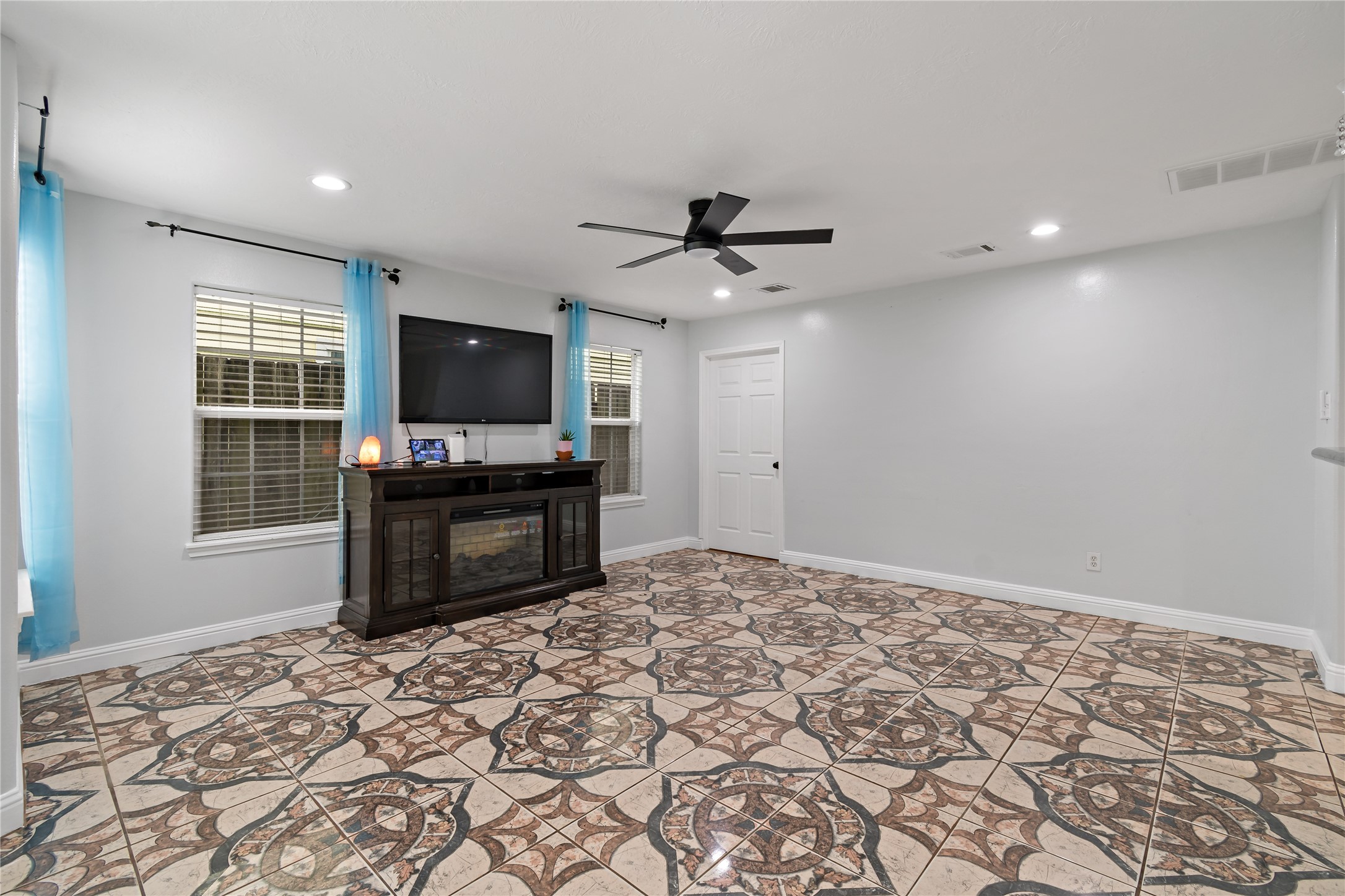 507 Firnat Street Houston, TX 77022 - Photo 8 of 22 a living room with a couch and a flat screen tv