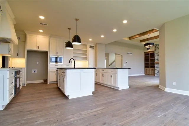 $789,950 | 13459 Terrace Park Drive, Parkville, MO 64152