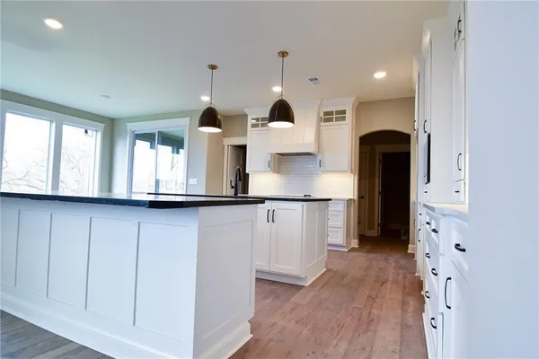 $789,950 | 13459 Terrace Park Drive, Parkville, MO 64152