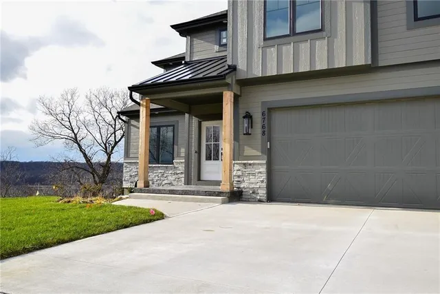 $789,950 | 13459 Terrace Park Drive, Parkville, MO 64152