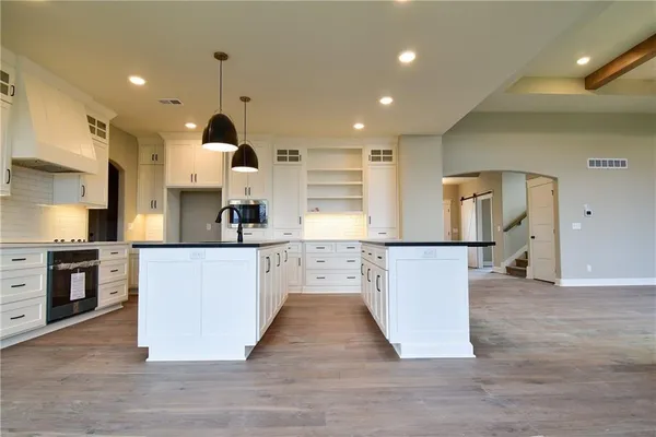 $789,950 | 13459 Terrace Park Drive, Parkville, MO 64152