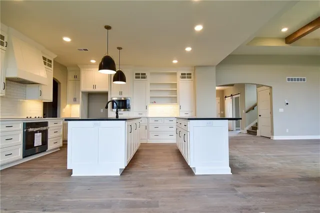 $789,950 | 13459 Terrace Park Drive, Parkville, MO 64152