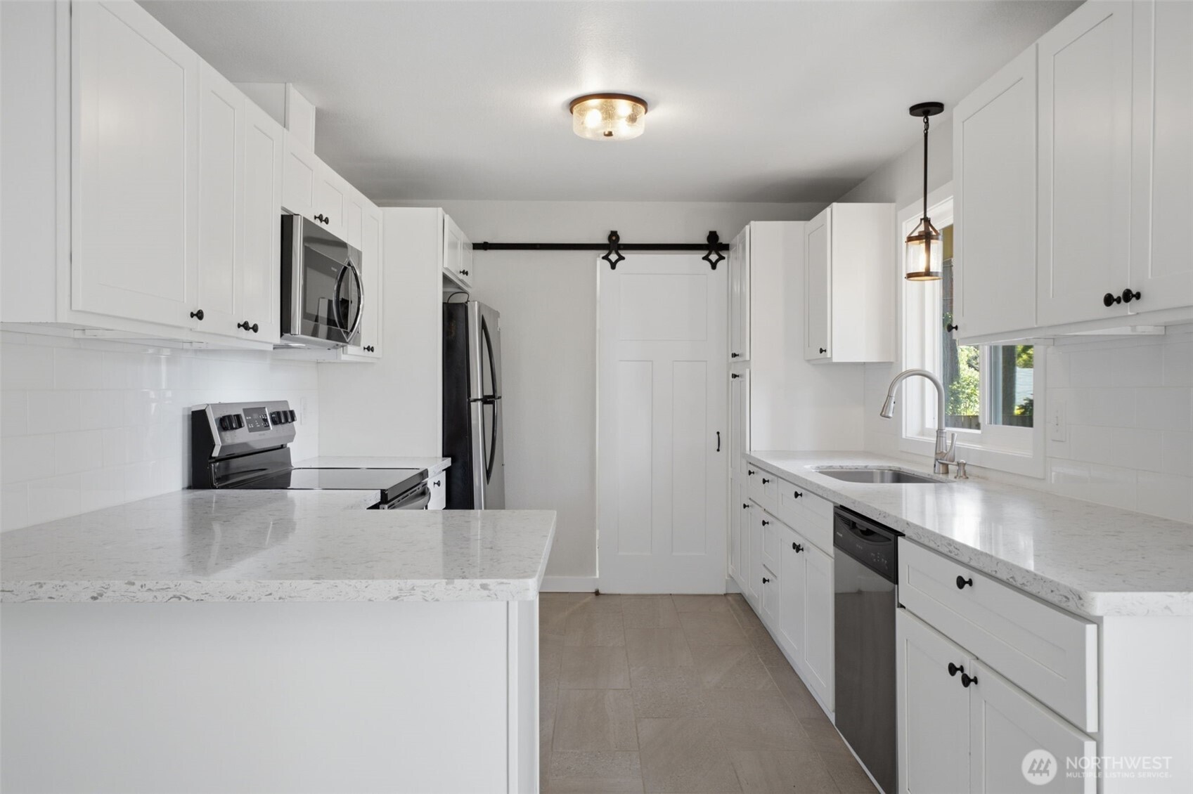 9808 Hipkins Road Southwest Lakewood, WA 98498 - Photo 9 of 30 Gallery Image 9