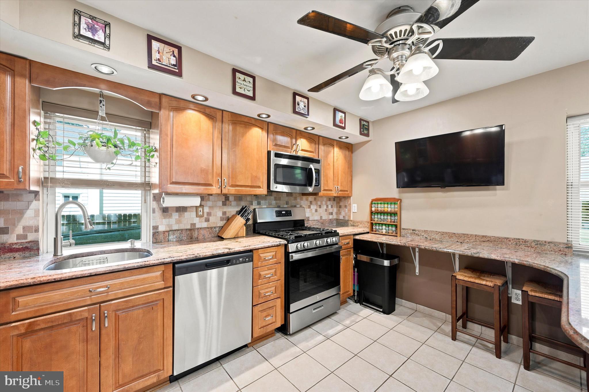 747 Surrey Road Aldan, PA 19018 - Photo 11 of 25 Kitchen