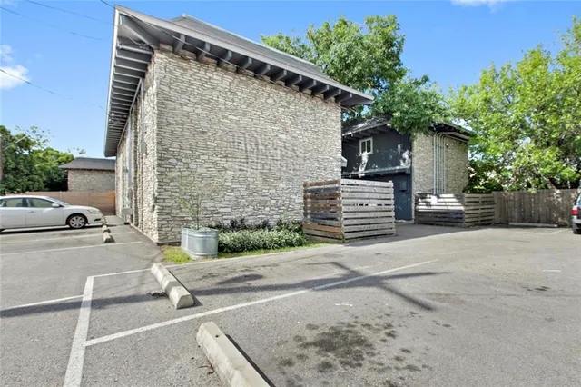 $900 | 2301 Ohlen Road, Unit 107, Austin, TX 78757