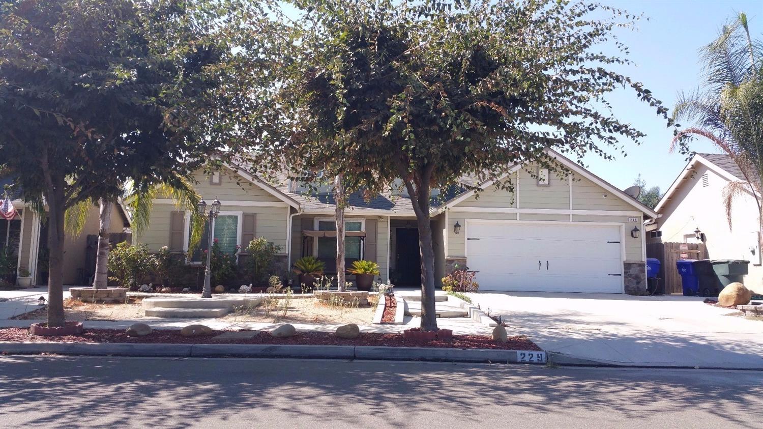 229 East Huntsman Avenue Reedley, CA 93654 - Photo 1 of 13 Gallery Image 1