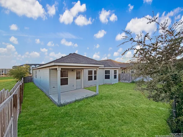 a view of a house with backyard and garden
