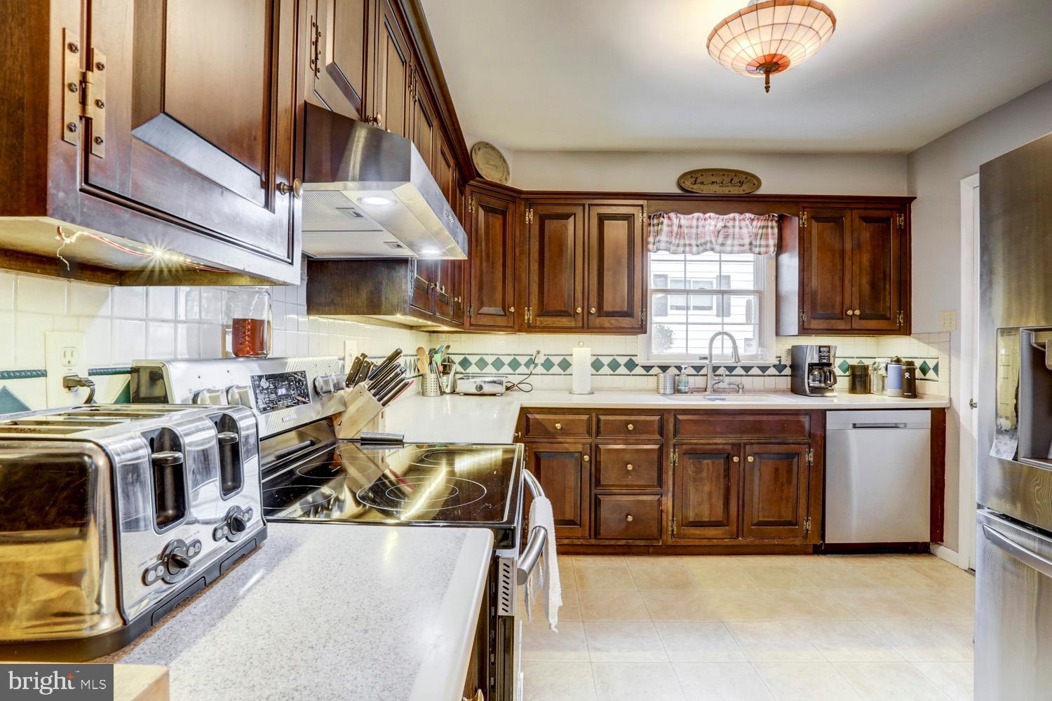 321 Lincoln Road Adamstown, PA 17569 - Photo 11 of 48 Kitchen with plenty of workspace