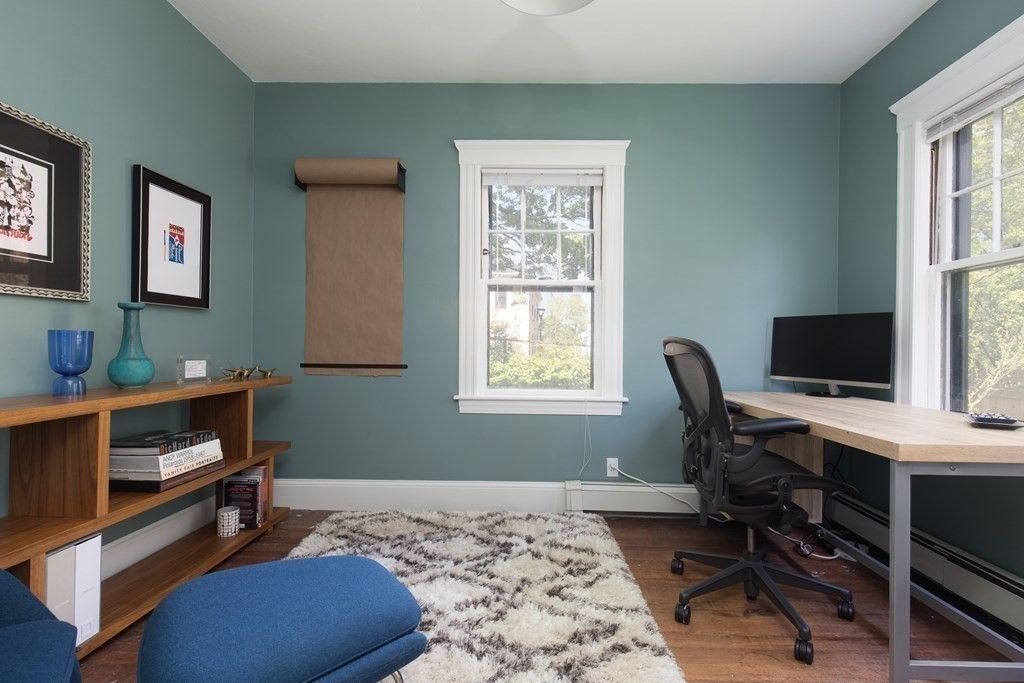 6-8 Longfellow Road Cambridge, MA 02138 - Photo 31 of 40 a bedroom with a workspace