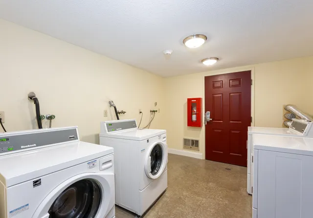 $260,000 | 2 Roedean Drive, Unit 307, Nashua, NH 03063