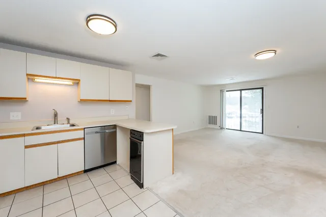 $260,000 | 2 Roedean Drive, Unit 307, Nashua, NH 03063