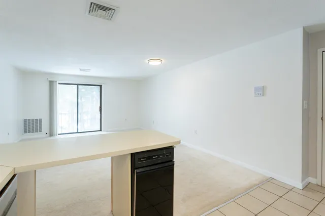 $260,000 | 2 Roedean Drive, Unit 307, Nashua, NH 03063