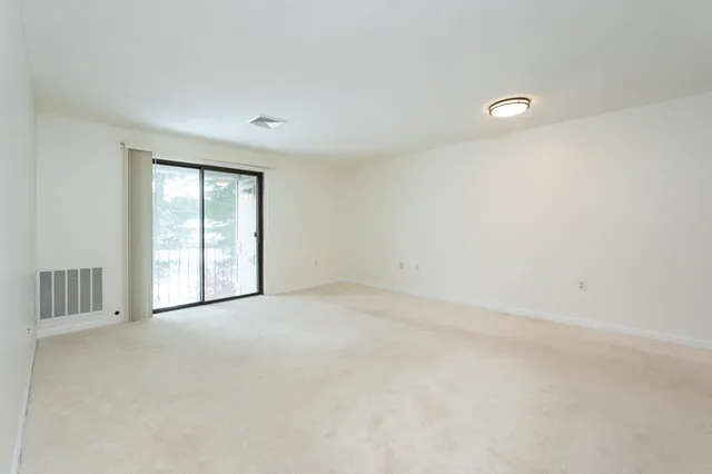 $260,000 | 2 Roedean Drive, Unit 307, Nashua, NH 03063