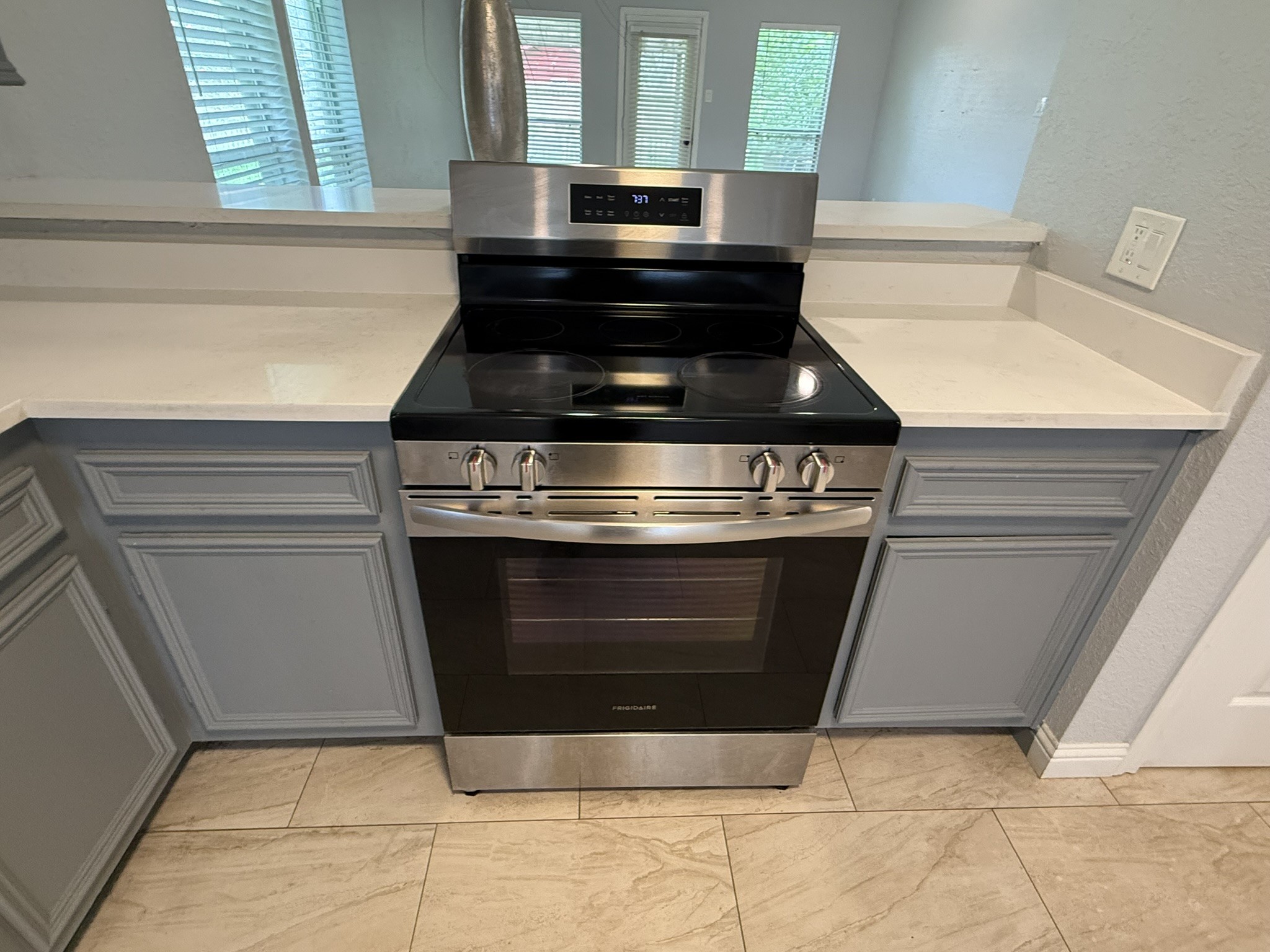 5525 Main Street Santa Fe, TX 77510 - Photo 12 of 36 Stove