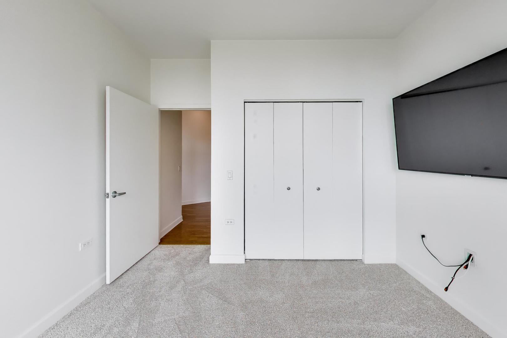 1629 South Prairie Avenue, Unit 1806 Chicago, IL 60616 - Photo 14 of 27 a view of an empty room