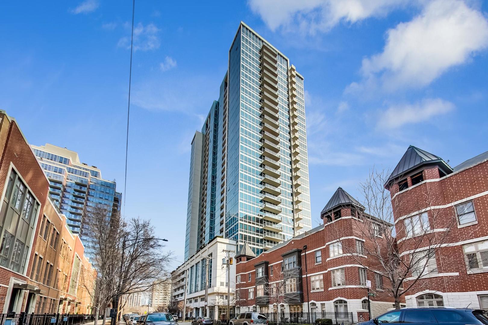 1629 South Prairie Avenue, Unit 1806 Chicago, IL 60616 - Photo 26 of 27 a front view of a building