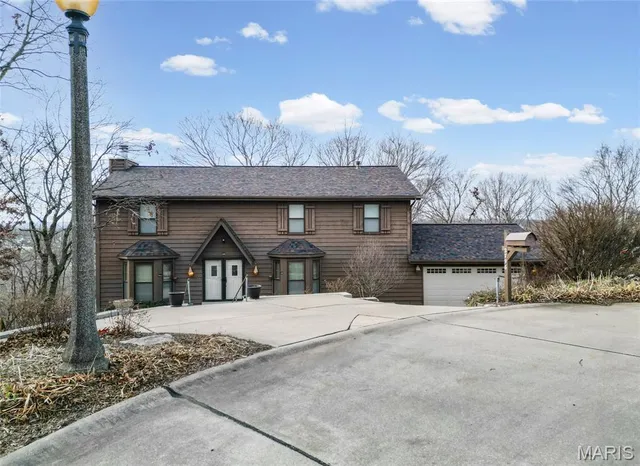 $395,000 | 2796 Brandenberg Lane, St. Louis, MO 63129