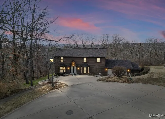 $395,000 | 2796 Brandenberg Lane, St. Louis, MO 63129