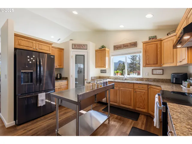 $479,000 | 530 Tanglewood Street, Sutherlin, OR 97479