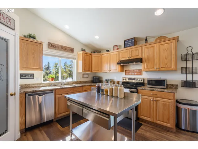 $479,000 | 530 Tanglewood Street, Sutherlin, OR 97479